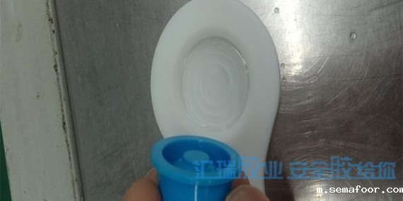 PP粘塑料胶水帮助客户解决礼品玩具粘接问题