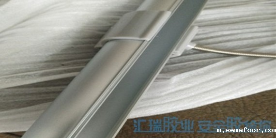 东莞PP胶水厂家解决汽车装饰品粘接问题