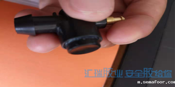 橡胶粘金属胶水，用汇瑞牌固化后不发硬的橡胶瞬间胶