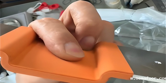 固态硅胶包金属粘不牢怎么办？