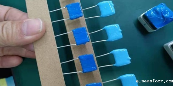 汇瑞高温胶水帮助客户解决电容粘接耐温问题-高温胶水厂家