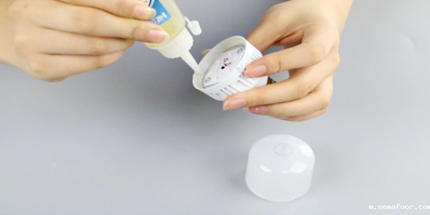 汇瑞耐高温PP胶水在节能灯罩中的应用