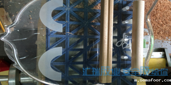 汇瑞透明ab胶解决亚克力与木材粘接问题