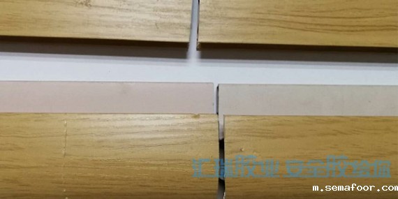 汇瑞环保瞬干胶轻松解决浴柜橱柜粘接问题-瞬干胶厂家