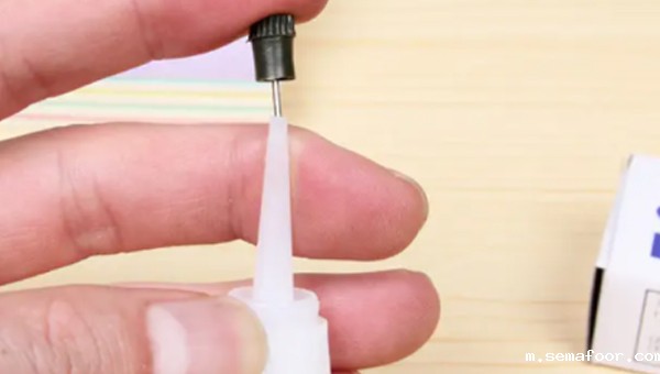 瞬间胶粘到手上怎么办